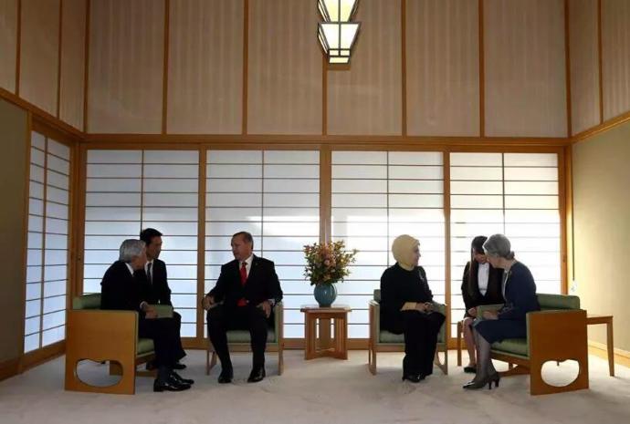Japon imparatorunun Tayyip Erdoğan'ı karşıladığı makam odası nasıl sizce?