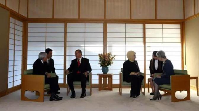 Japon imparatorunun Tayyip Erdoğan'ı karşıladığı makam odası nasıl sizce?