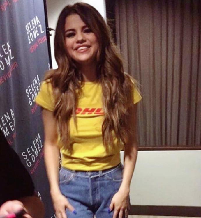 Selena Gomez, neden 70'lik adamla fan fin fon yapıyor?