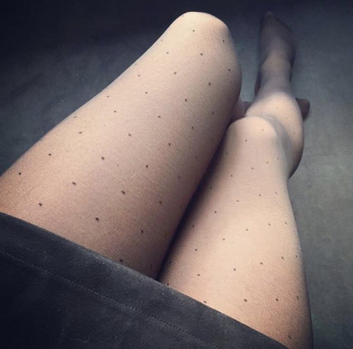 Klasik kombinlerde seksi olmak için İnce çorap / topuklu giymek şartmıdır?