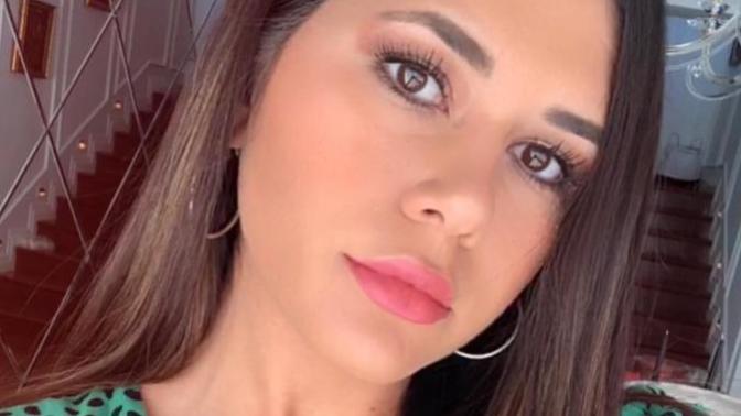 Zengin kızları hep guzel sanardim ama bu tipsiz kizi görünce fikrim değişti. Zengin kızlar hep güzel mi olur?