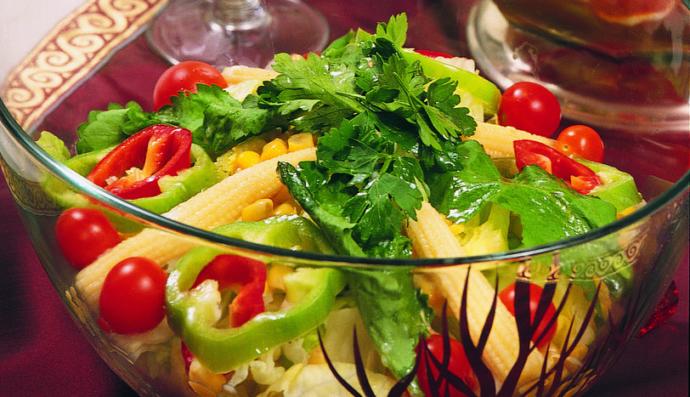 Bugünlük de böyle olsun 🌸 peynirli salata mı, mısırlı salata mı?