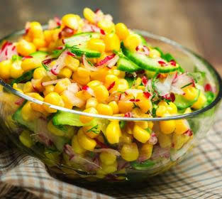 Bugünlük de böyle olsun 🌸 peynirli salata mı, mısırlı salata mı?