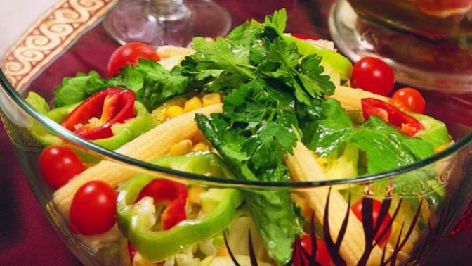 Bugünlük de böyle olsun 🌸 peynirli salata mı, mısırlı salata mı?