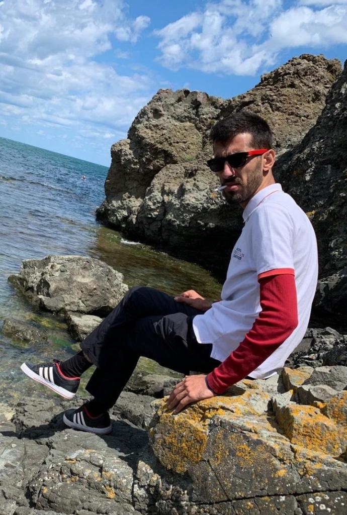 Sigara içişini gördüğünüz zaman ''Bu kadar klas sigara içilir mi be'' dediğiniz biri var mı?