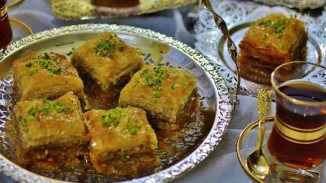 Baklavanın yanına yakışan içecek hangisidir?