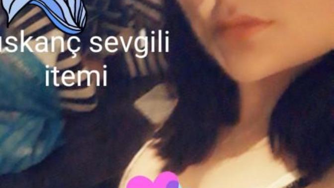 Sevgilisiyle fotoğraf çekinip yüzüne emoji koyanlar hakkında ne düşünüyorsunuz?