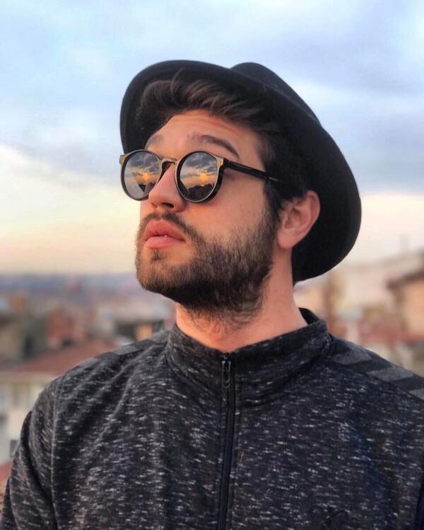 6 Temmuz Dünya Öpüşme Günü'nde “öp öp öp doyamadım” dedirten dudaklara sahip ünlü erkek kim?