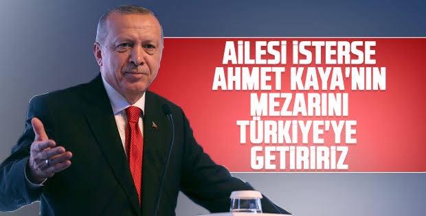 Apo posteri önündeki vallahi Apo’yu özledik. diyen Ahmet Kaya vatan haini di Kürt’leri oyuna düşürenler?