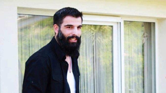 Beyler sakal tıraşı olurken jilet mi yoksa tıraş makinesi mi tercih edersiniz?