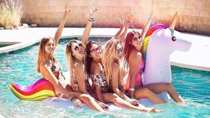 Sizin için tatil fıldır fıldır gezmek mi, evde bütün gün panda gibi yuvarlanmak mı?