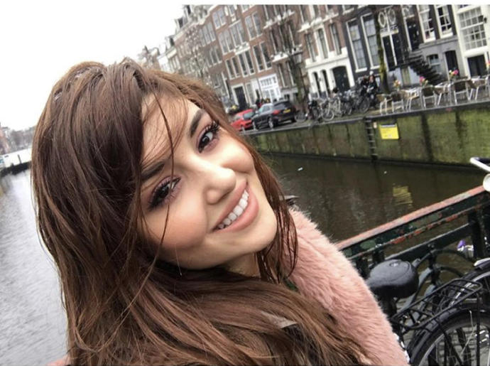 Hande Erçel mi yoksa Gamze Erçel mi daha güzel sizce?