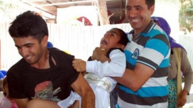 Geç yaşta sünnete zorlandınız mı neler hissettiniz olurken. Kaçmaya çalıştınız mı nasıl zaptedebildiler?