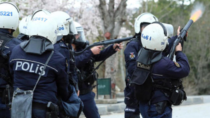 Polis biriyle evlenir misiniz?