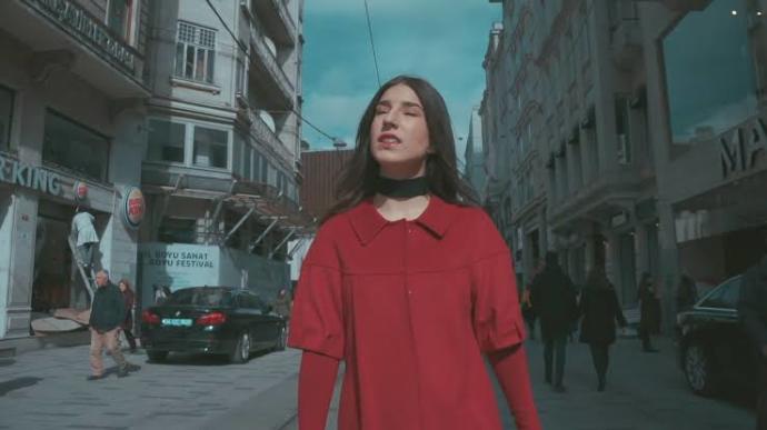 Brianna lost in İstanbul şarkısı sizce nasıl dinleyen oldu mu?
