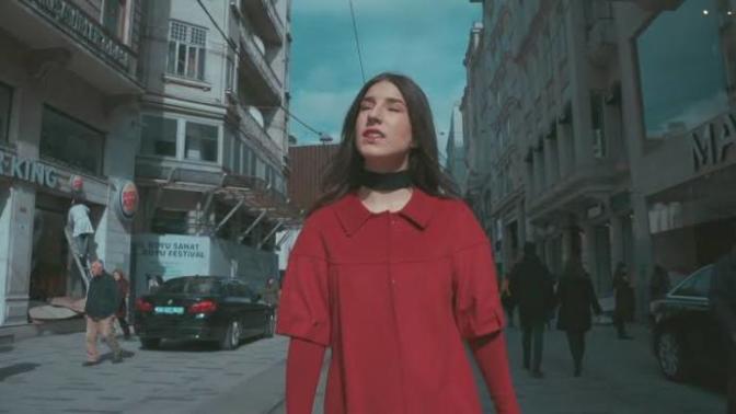 Brianna lost in  İstanbul  şarkısı sizce nasıl dinleyen oldu mu?