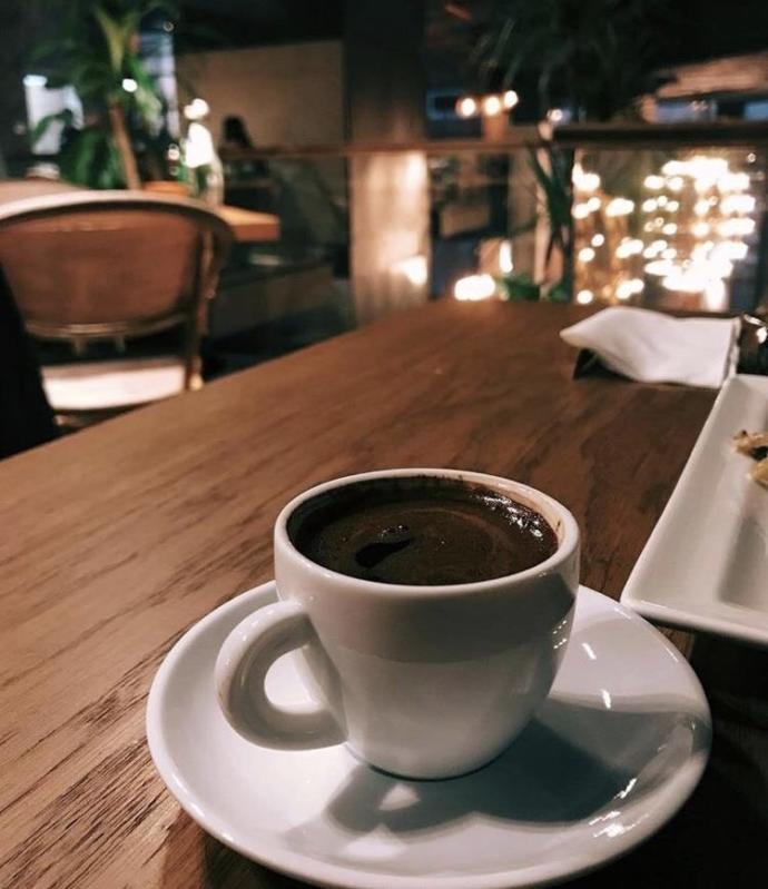 Siteden kiminle karşılıklı kahve içmek istersiniz🌹?