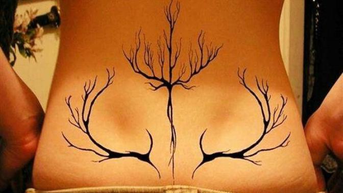 Kadının bel gamzesi kadını seksi mi, çekici mi yapar?