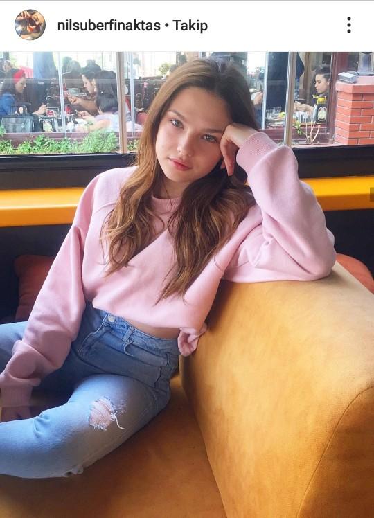 Ankaralı Nilsu Berfin Aktaş mı, Macar Barbara Palvin mi?