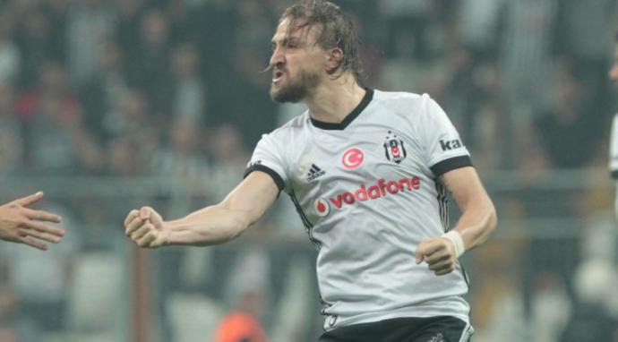 Sizce dünyanın en karaktersiz futbolcusu kimdir?