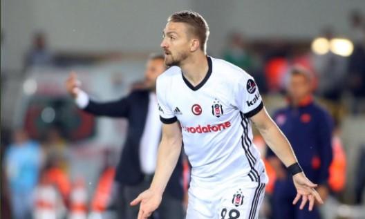 Sizce dünyanın en karaktersiz futbolcusu kimdir?