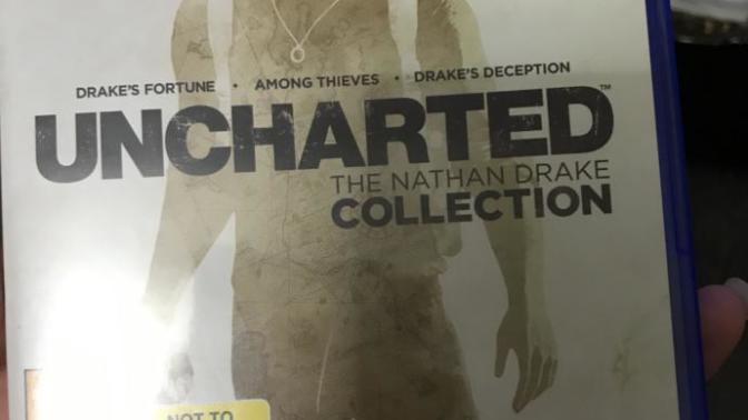 Uncharted 1-2-3 oyununu oynuyorum silahta hedefleme sabit yok göremedim varmı?