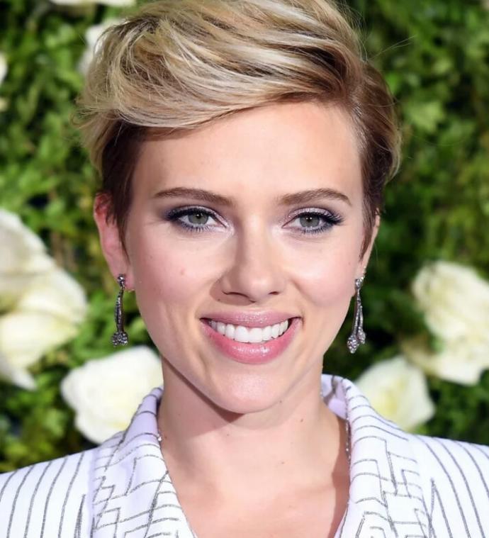 Scarlett Johansson’ı çekici buluyor musun veya guzel?