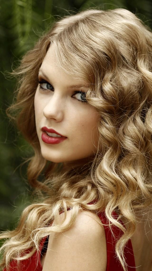 Taylor Swift in mi Barbara Palvin in mi yüzü daha güzel?