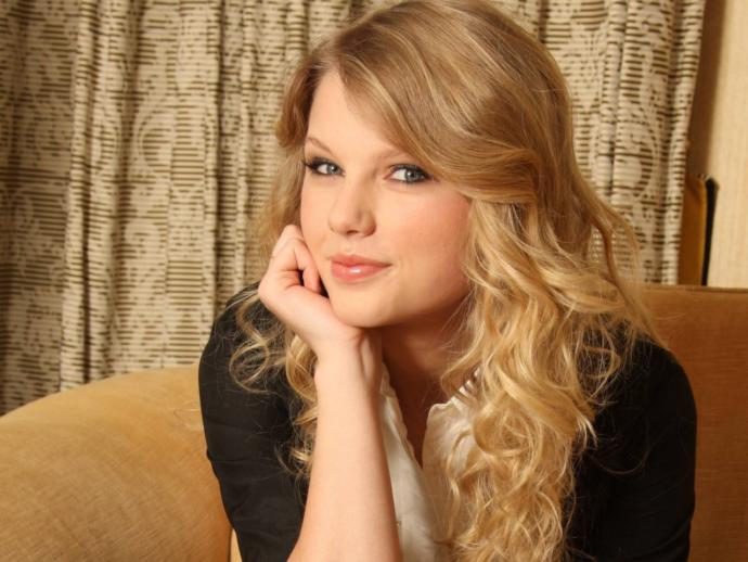 Taylor Swift in mi Barbara Palvin in mi yüzü daha güzel?