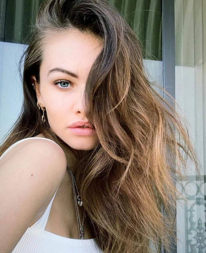 Bu sitede ki kişiler neden Barbara Palvin'i abarta abarta bir şey ediyorlar?