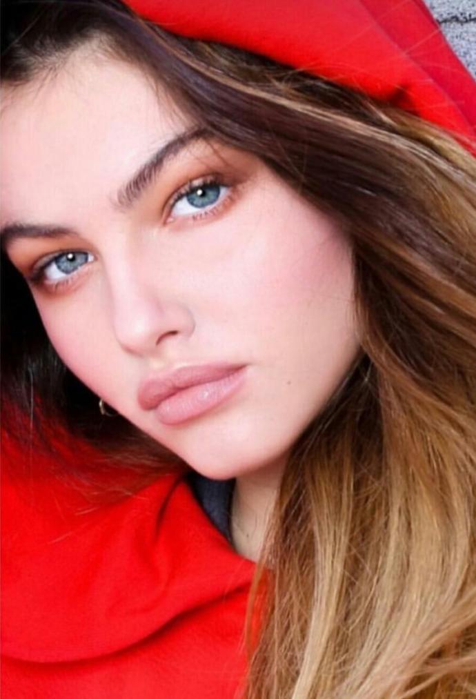 Bu sitede ki kişiler neden Barbara Palvin'i abarta abarta bir şey ediyorlar?