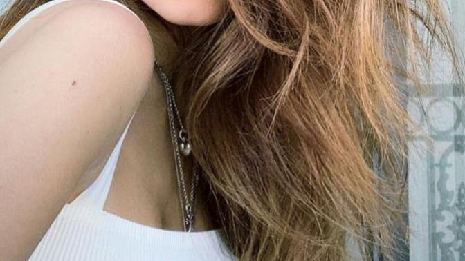 Bu sitede ki kişiler neden Barbara Palvin'i abarta abarta bir şey ediyorlar?