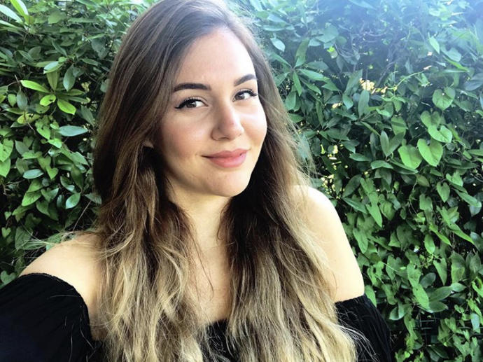 Eser yenenlerin eşi berfu yenenler güzel mi sizce?
