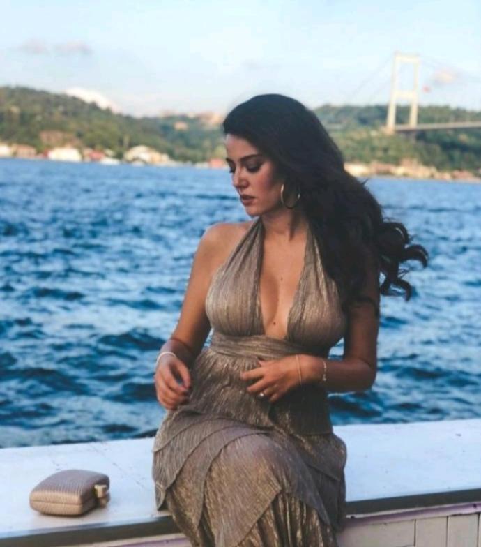 Hangi oyuncu daha çekici fizik olarak??