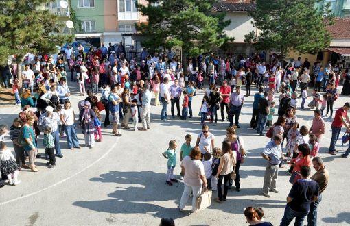 Okula kayıt için el altından okulun yüksek ücretler istemesi hakkında ne düşünüyorsunuz?