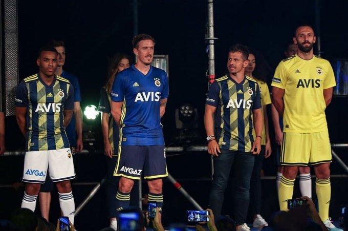 Fenerbahçe’nin yeni sezon formaları taraftarın beğenisine sunuldu. Sizin favoriniz hangisi?