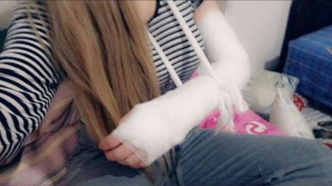 Bir  kaç saat önce düştüm ve kolumu alçıya aldılar uyuyamıyorum nasıl uyuyabilirim hu?