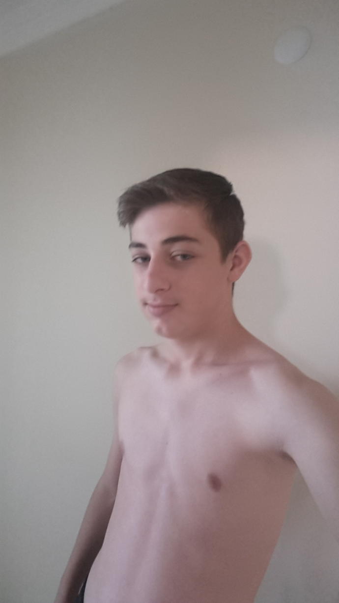 Kardeşim yakışıklıyım diye hava atıyor?
