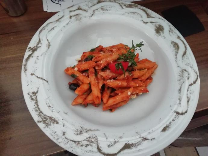 Biri penne arabiata diğeri 3 renk tortellini nasıl gözüküyorlar?