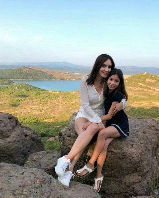 Spiker Nazlı Çelik'in şortlu fotoğrafları sosyal medyada tartışma konusu oldu düşünceleriniz nelerdir?