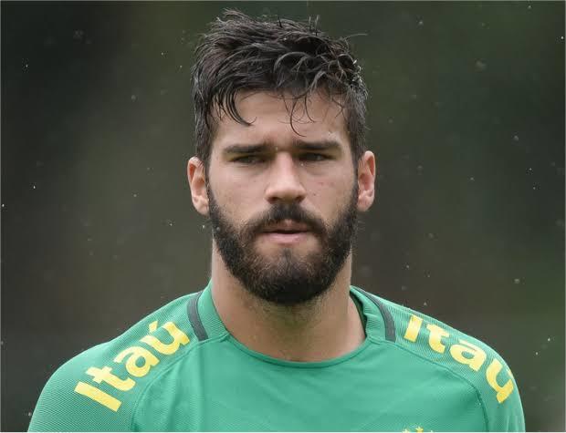 Futbol dünyasının en yakışıklı ismi İzlanda' lı Rurik Gislason seçildi. Hak etmiş mi bunu sizce?