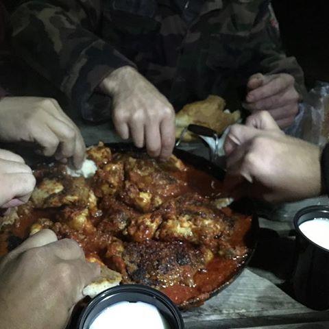 Başkalarıyla aynı tabaktan yemek yer misiniz?