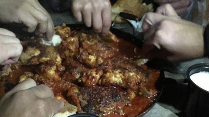 Başkalarıyla aynı tabaktan yemek yer misiniz?