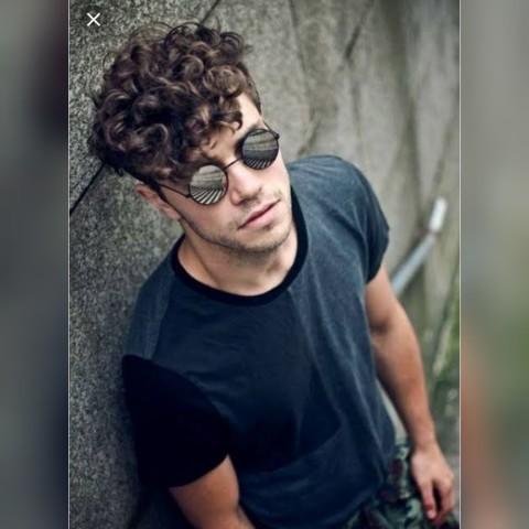 Erkekler i̇çin dağınık saç modeli mi düz saç mı?