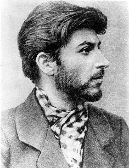 Sizce Stalin mi daha yakışıklı yoksa Çar II. Nikola mı?