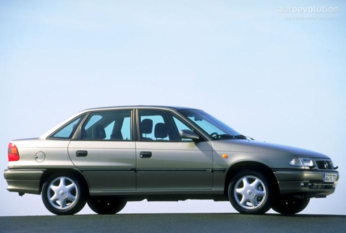Renault 19 Europa Mı? Daha iyi Yoksa Opel Astra F kasa mı?