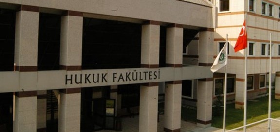 Hukuk fak&uuml;ltesi i&ccedil;in en iyi &uuml;niversiteler