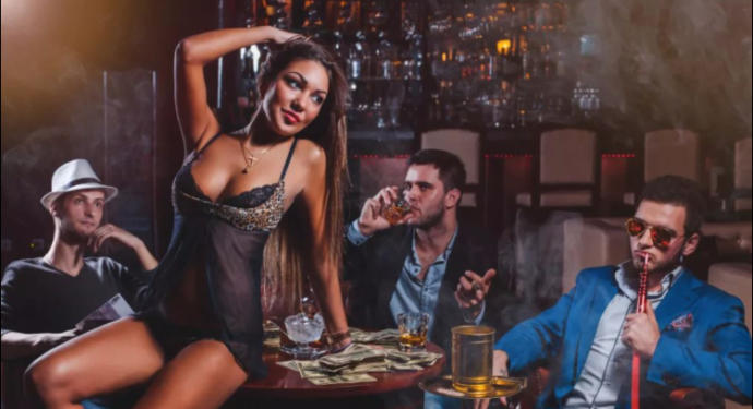 Zeki bir erkek dünyanın en güzel kadınını mı sever, yoksa dünyasını güzelleştiren kadını mı?