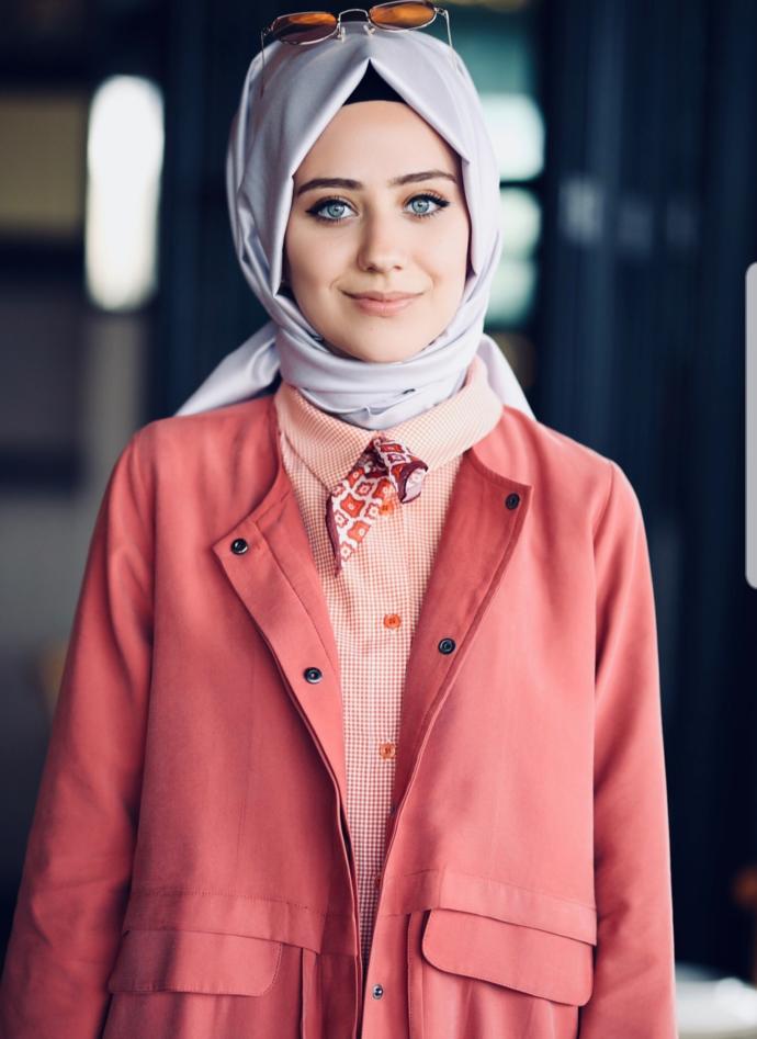 Kapali olan Aybike demirci