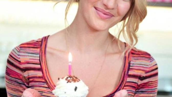 Erkekler, Candice Swanepoel, Lana Lokteff veya Scarlett Johansson - Sence en çekici kadın nedir?